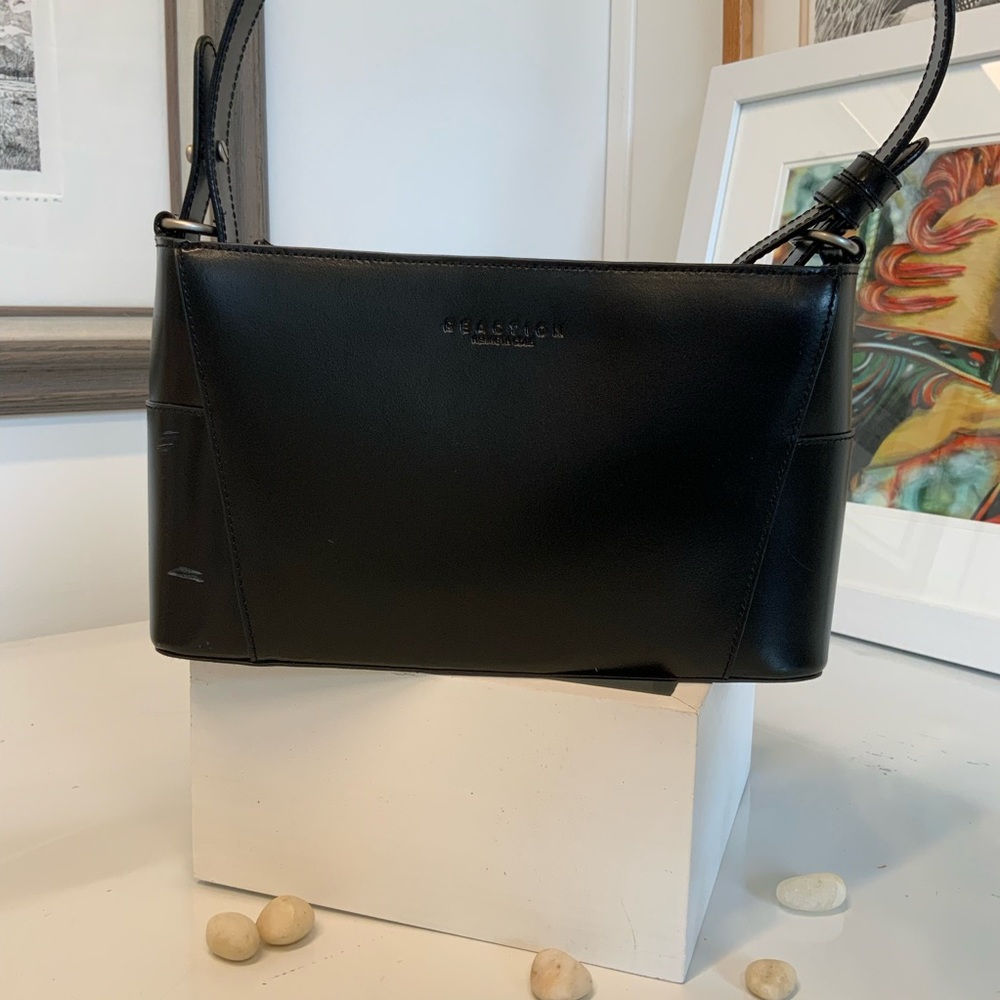 Kenneth Cole Reaction Shoulder bag